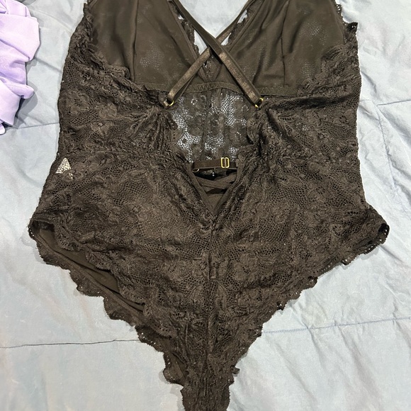 Black lace teddy - Picture 2 of 2